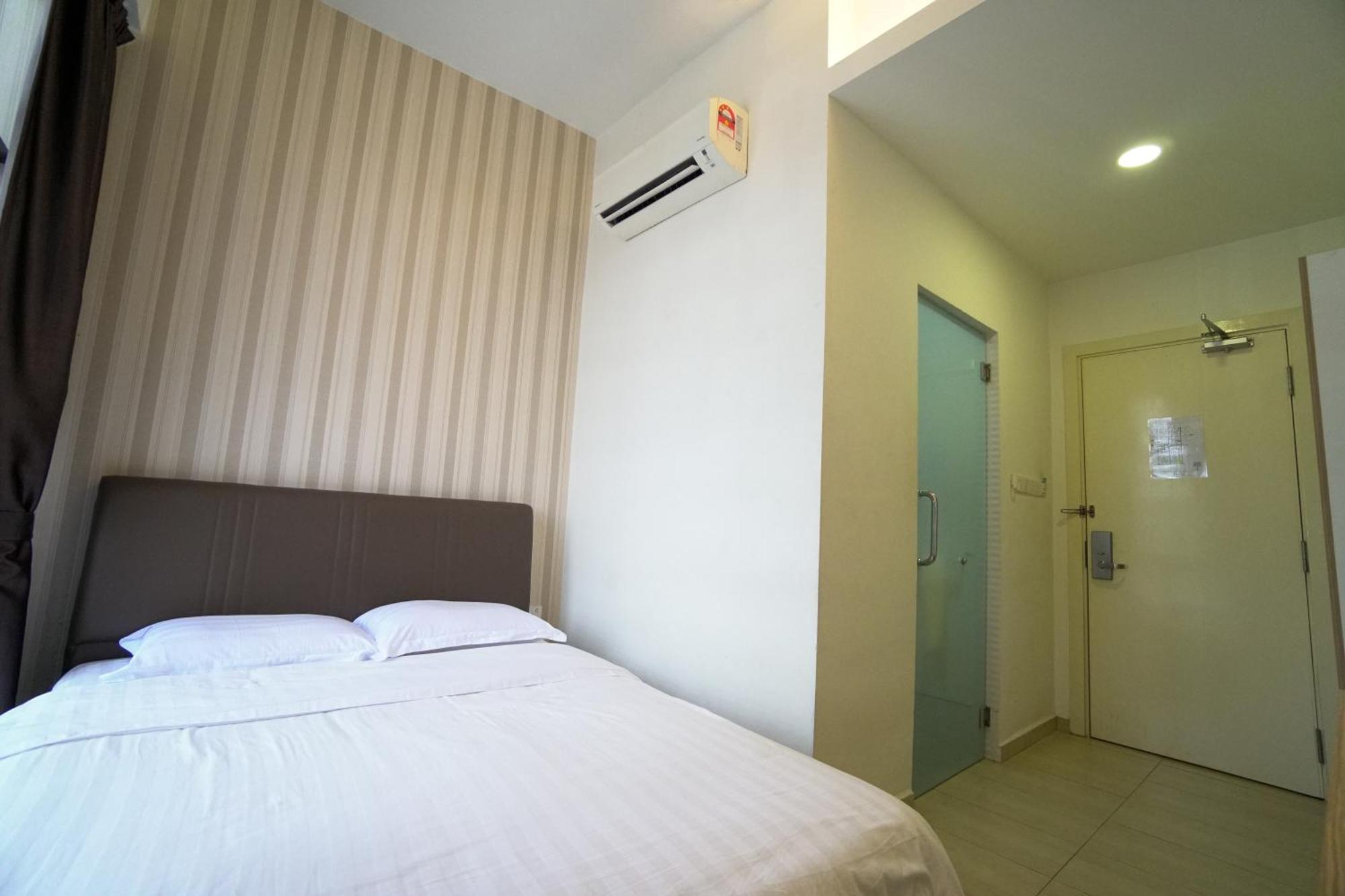 Crystal Garden Hotel - Seri Kembangan Exterior foto